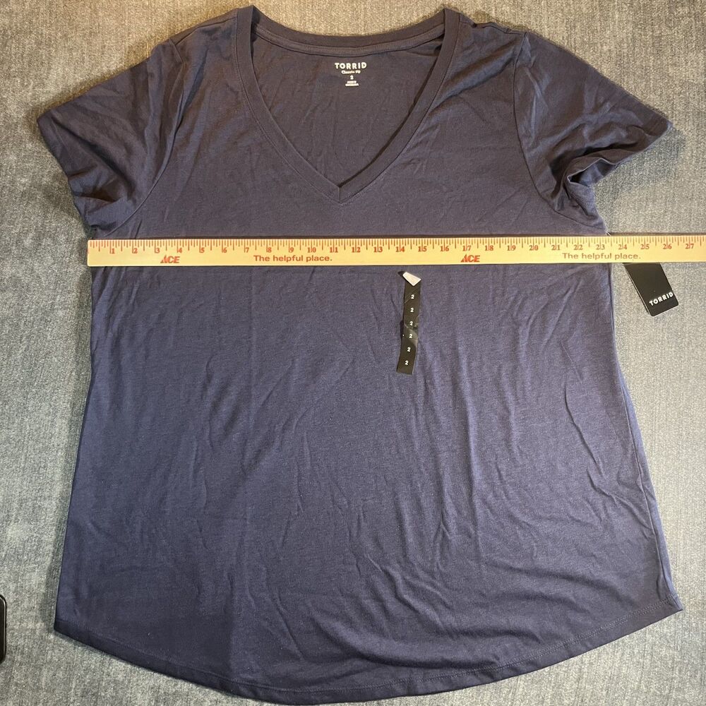 Torrid Girlfriend Signature Jersey V‑Neck Tee Women’s Size 2 2X 18‑20 Navy blue - Picture 2 of 8